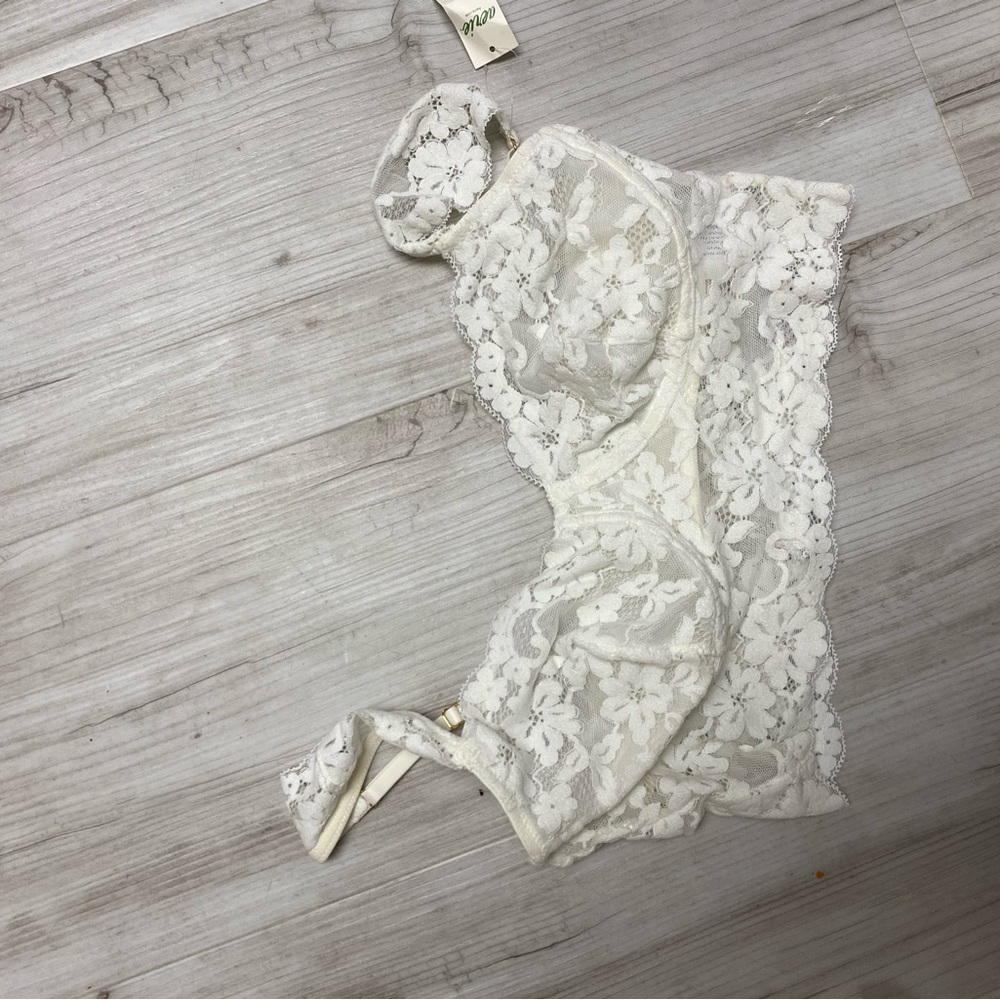 American Eagle Outfitters Floral Lace Bra in White